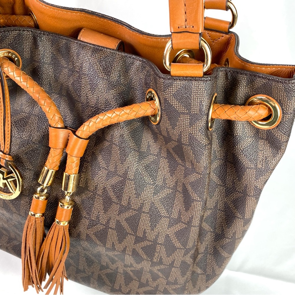 Michael Kors Collection, Bucket bag and wallet